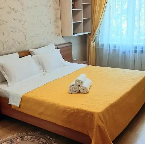 Уютная Трешка В Центре Алматы